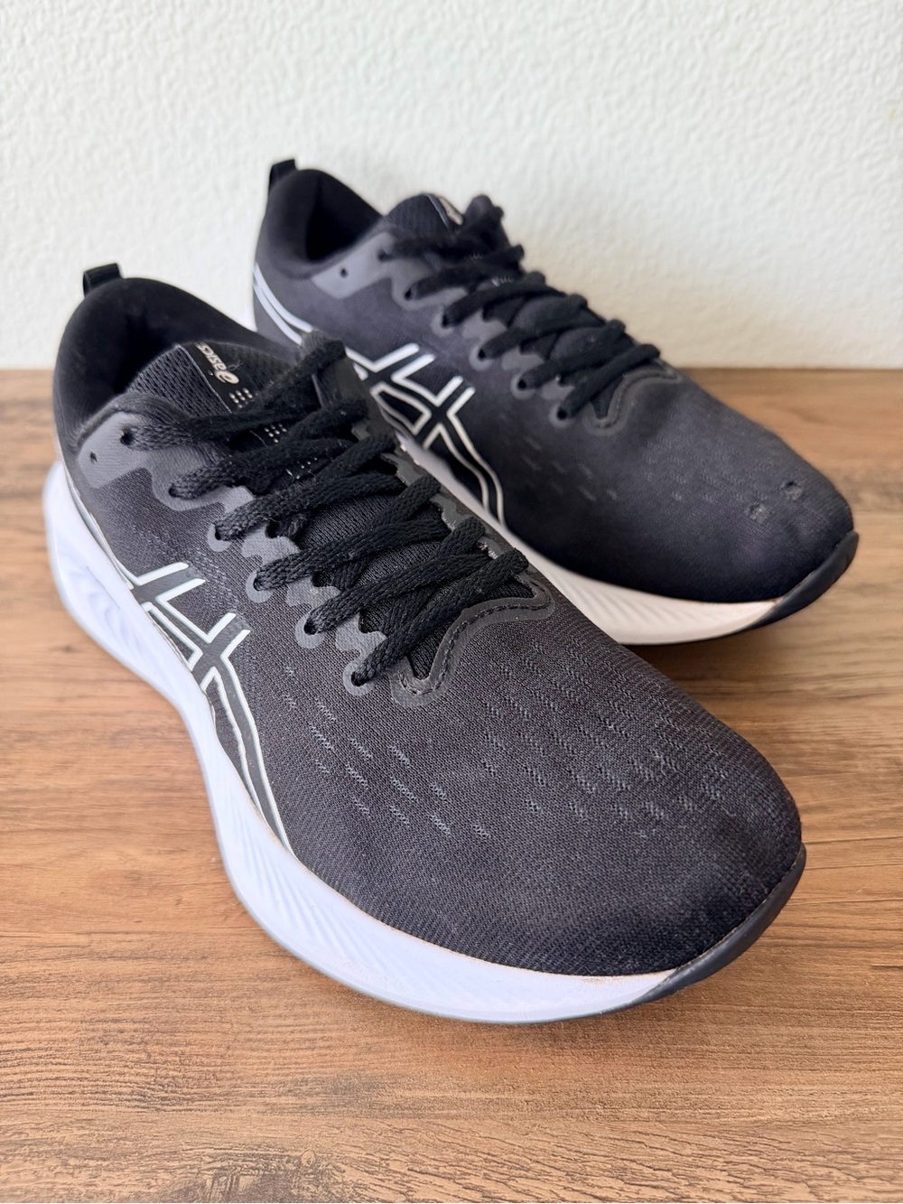 ASICS GEL Excite 10 Women’s Running Shoes in Classic Black/White (Size: 9.5-W)